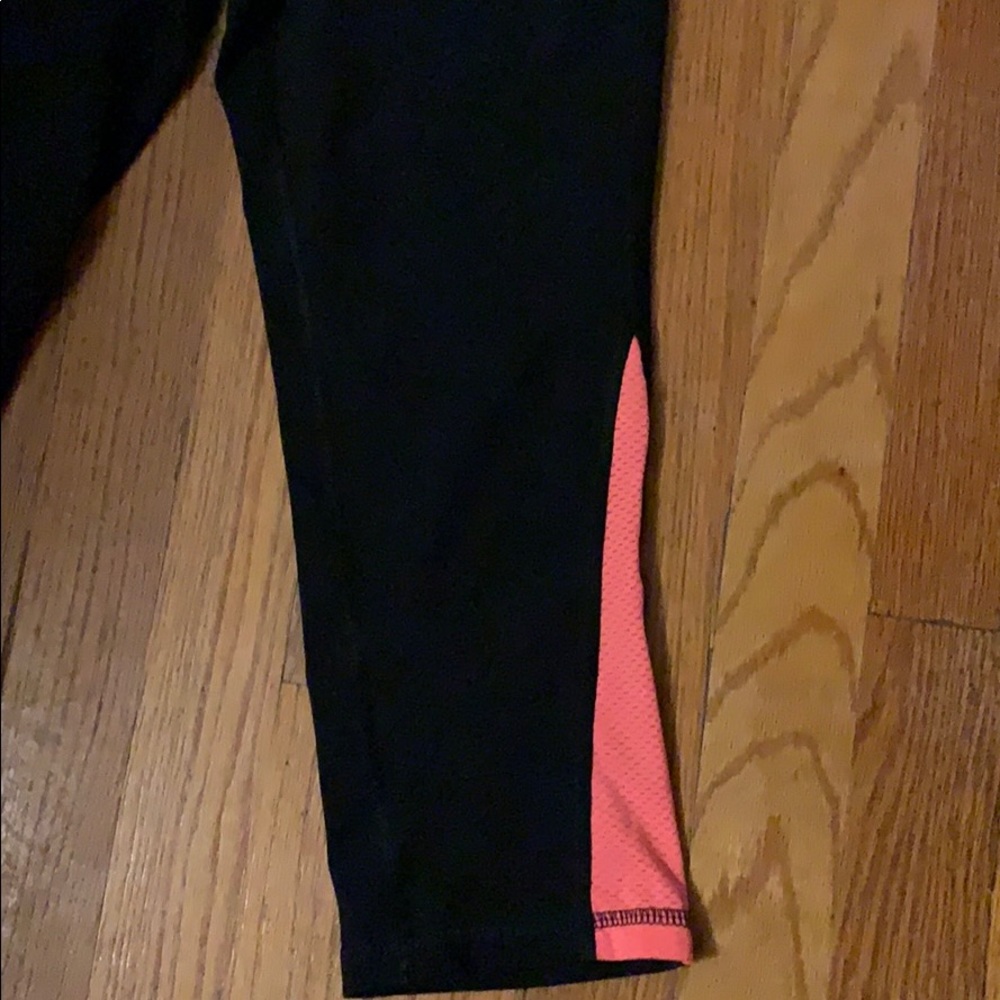 Athletic capris - Picture 2 of 3
